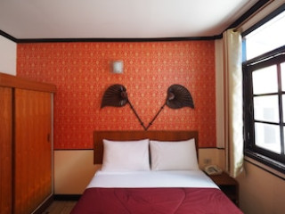 HONEY HOUSE1