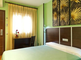 HOSTAL AVENIDA BARAJAS