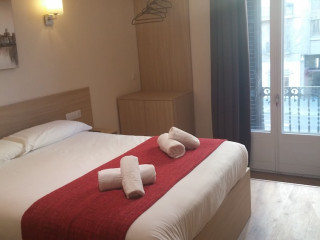 Hostal Barcelona Travel