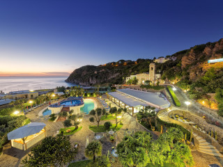 Zaro Hotel