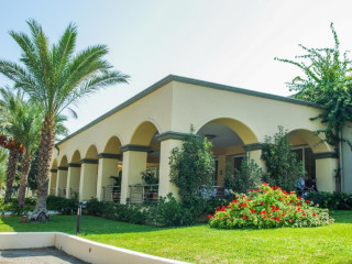 Kipriotis Maris & Suites