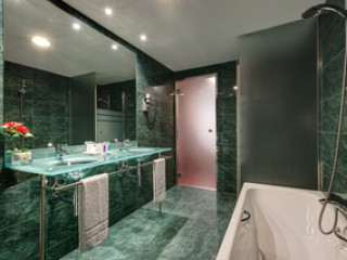 Hotel Acevi Villarroel