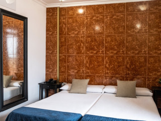 Hotel Adonis Capital
