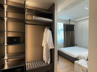 Hotel Adore