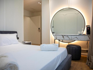 Hotel Adore