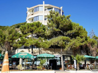 Hotel Al-Mar