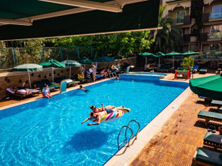 Hotel Ambassador Plaza