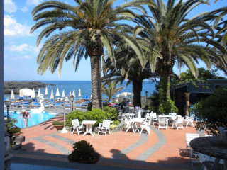 HOTEL ARATHENA ROCKS