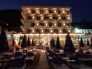 Hotel Aross