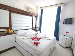MOURA BOUTIQUE & SPA HOTEL