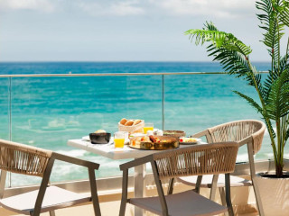 Hotel Batis Aero Beachfront Wellbeing