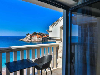 ELEGANT WITH SEA VIEW