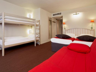 Hotel Campanile Val de France