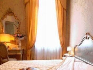 HOTEL CANAL & WALTER