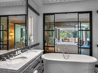 Hotel de Berri Champs-Elysees, a Luxury Collection Hotel