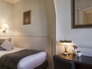 Hotel De La Porte Doree