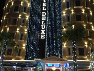 Hotel Deluxe