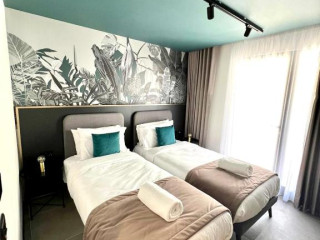 Hotel Eleven by Warren Collection