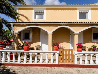 Eleni Family Apartments 