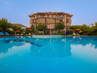 Hotel Golden Moon