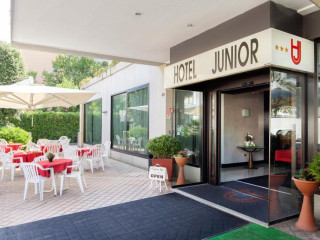 Hotel Junior