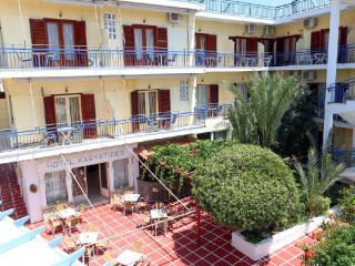 Hotel Karyatides