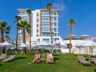 Hotel Leonardo Crystal Cove – Adults Only