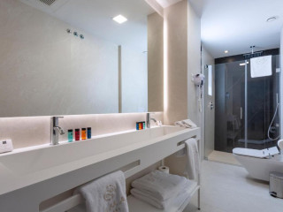 Hotel Lima - Adults Recommended