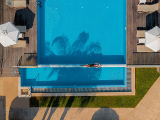 Hotel Louis Althea Beach