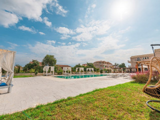 Ekati Mare Boutique Resort Suites 