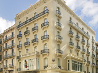 Benabola Hotel y Suites