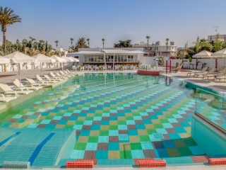 Hotel Nicholas Color