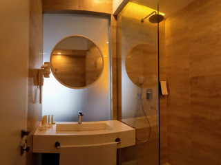 HOTEL NYOTA