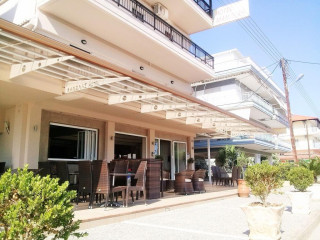 Manolas Hotel Studio