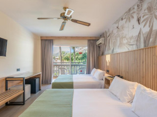 Hotel Parasol by Dorobe