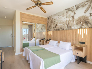 Hotel Parasol by Dorobe