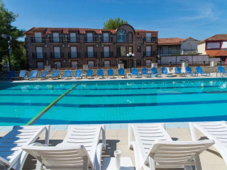 Hotel Perkes Complex