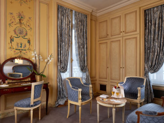 HOTEL RAPHAEL
