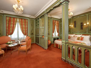 Hotel Raphael