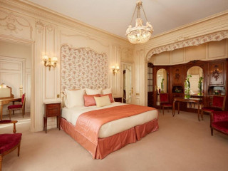 Hotel Raphael