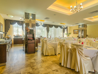 HOTEL SATURN