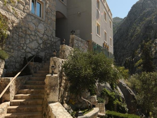 Hotel Villa Dvor ( Omis)