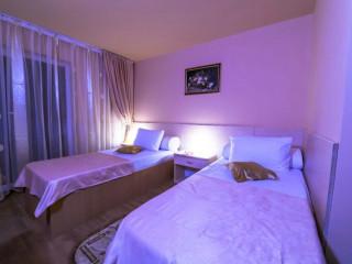 HOTEL VOILA-CARAIMAN