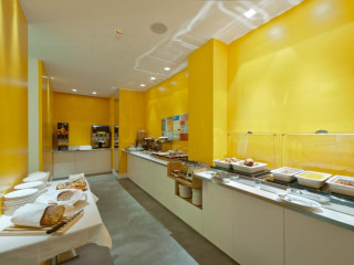 Hotel White