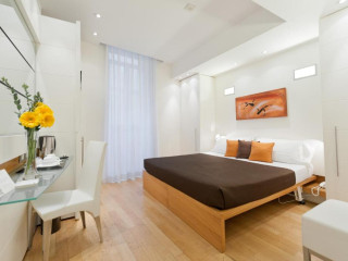 Hotel White