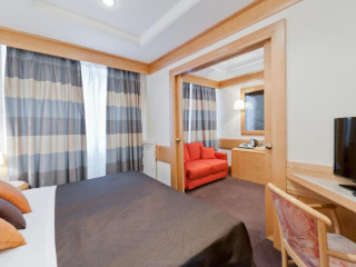 Hotel White