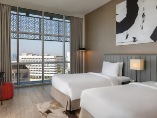 Hotel Yas Plaza Marina by IHG