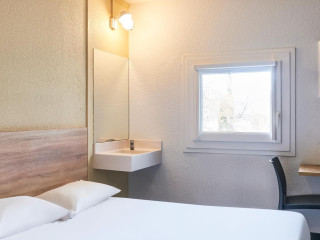 Hotelf1 Gennevilliers Asnieres