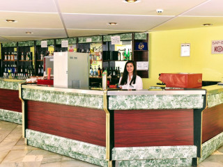 CAMPEADOR INN.