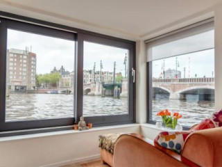 HOUSEBOAT ARK VAN AMSTEL